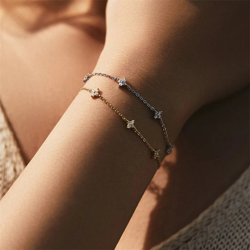 Elegantes Blumenarmband